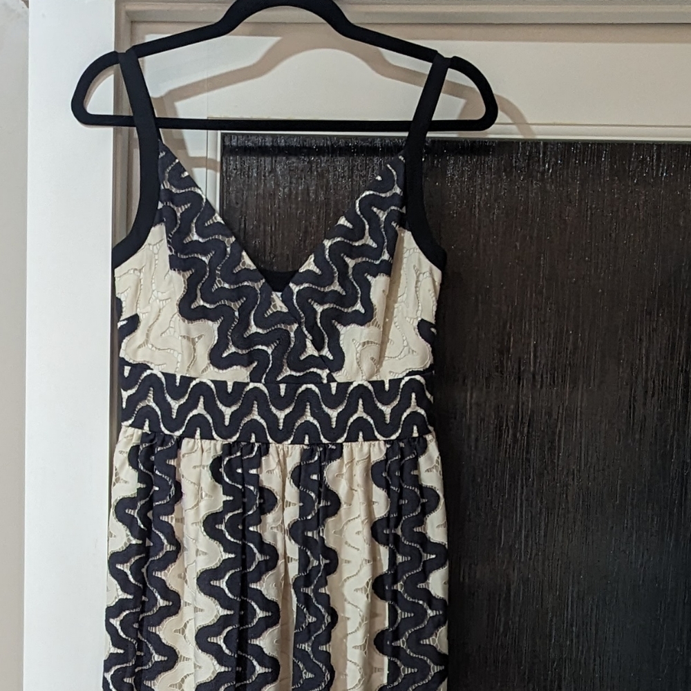 Gorgeous Midi Dress - Picture 3 of 10